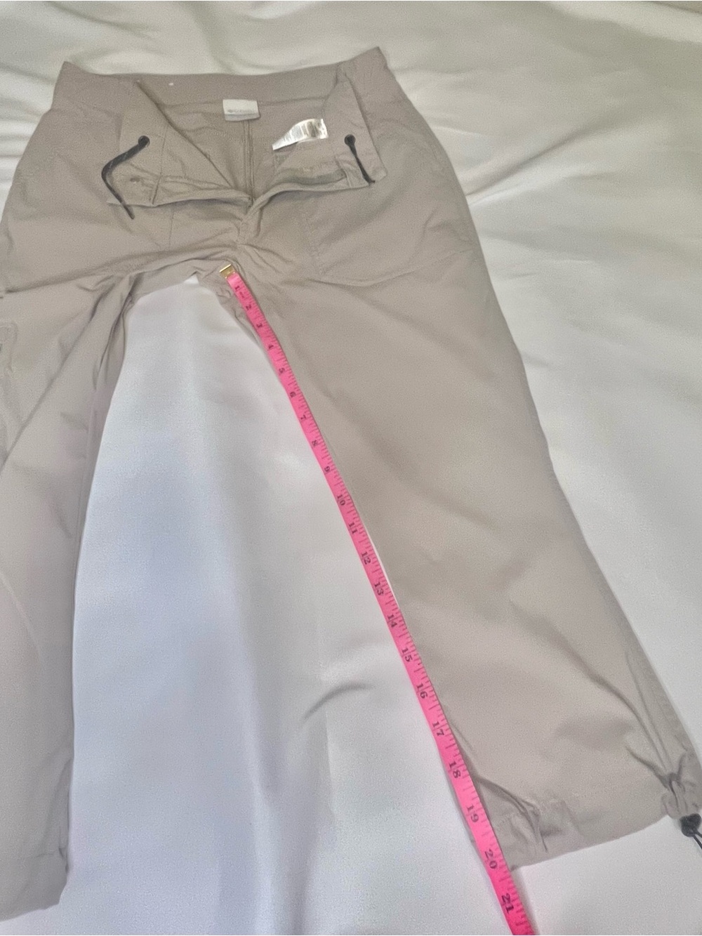 Columbia Women’s Hiking Cargo Pants - Light Beige - Picture 9 of 12